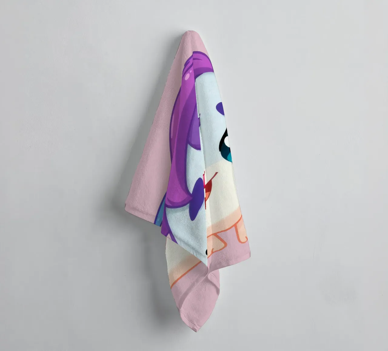 Simpatico personaggio dei cartoni animati con un'espressione felice e colorata asciugamano da bagno da DesignDoodle