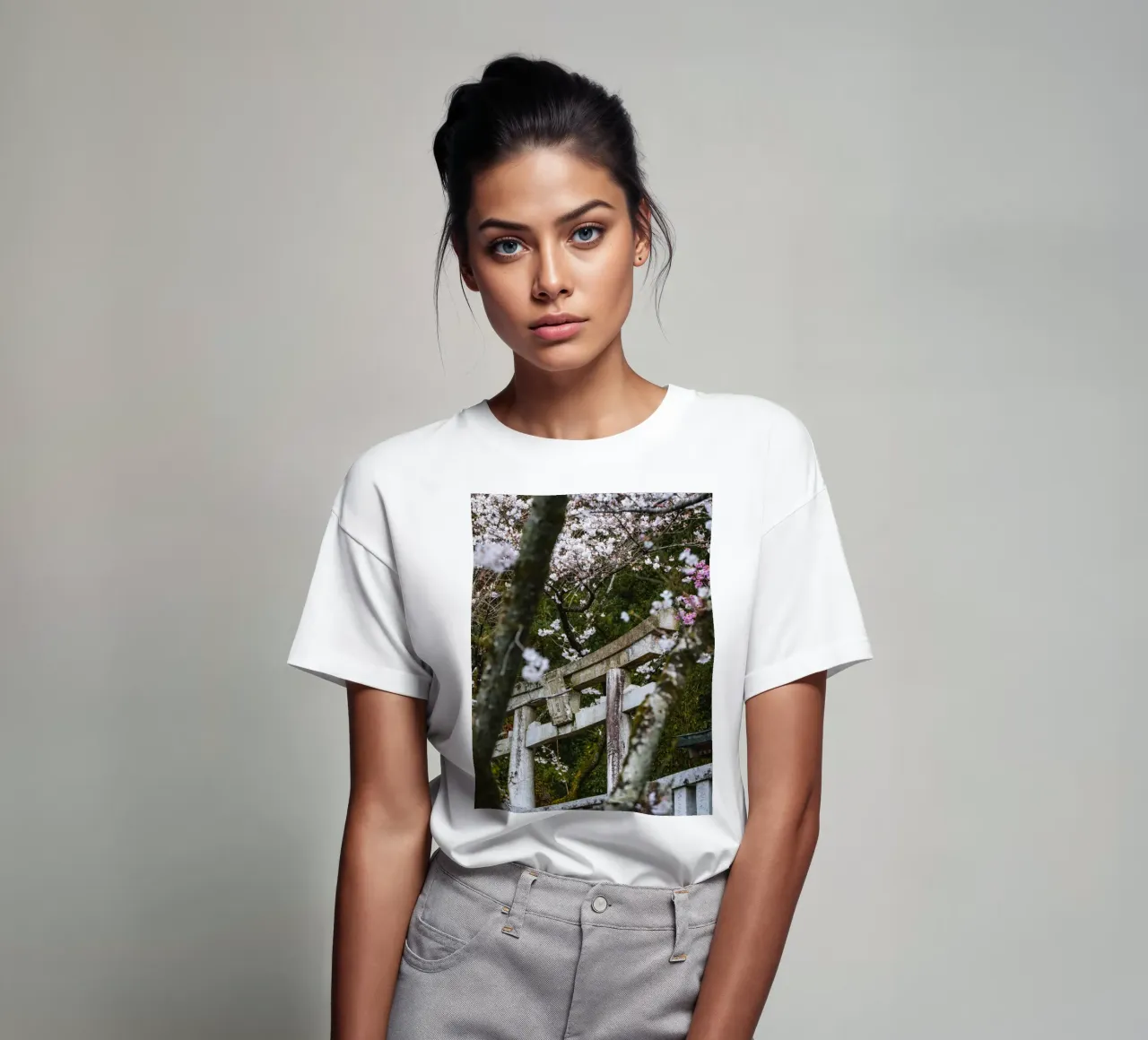 Porta Torii dei ciliegi in fiore t-shirt da Marcel Bisig