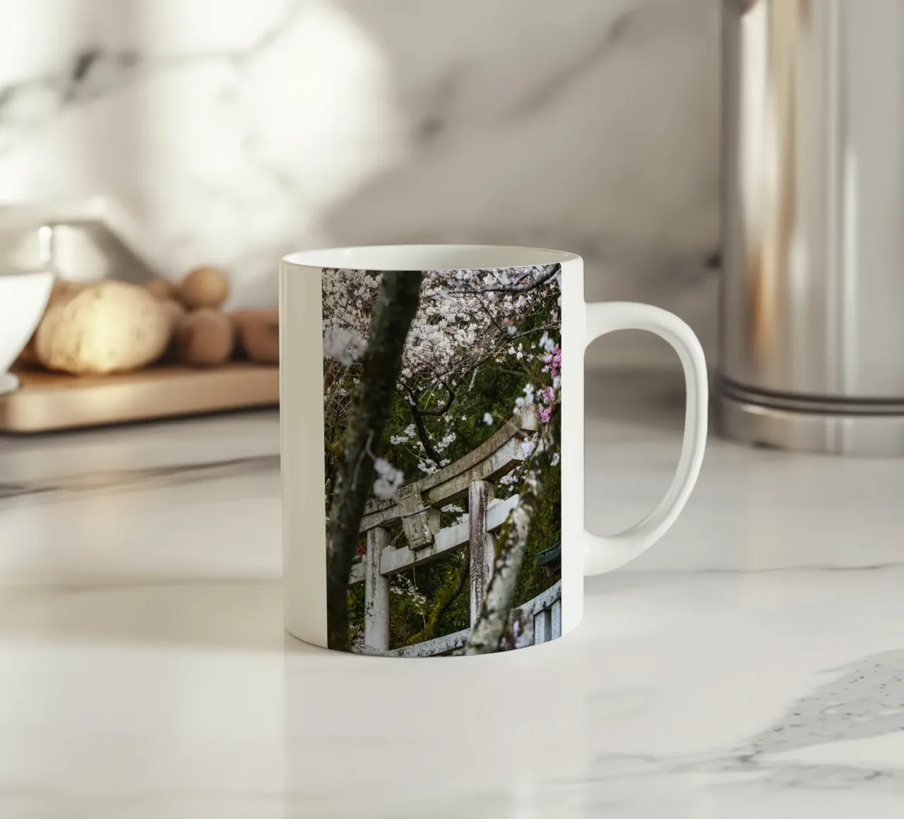Porta Torii dei ciliegi in fiore tazza in ceramica da Marcel Bisig