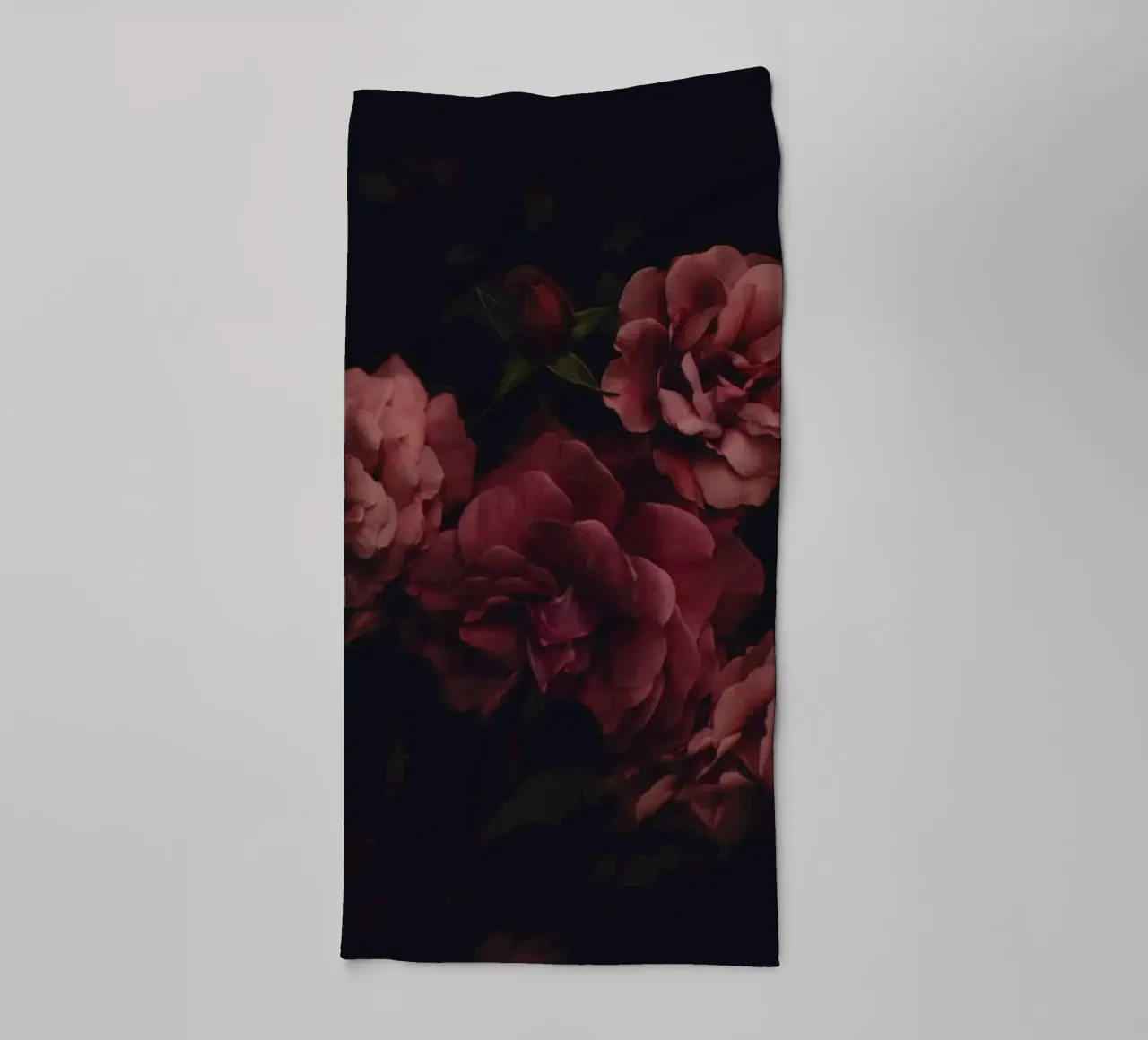Roses #1 asciugamano da bagno da Jule Shnc