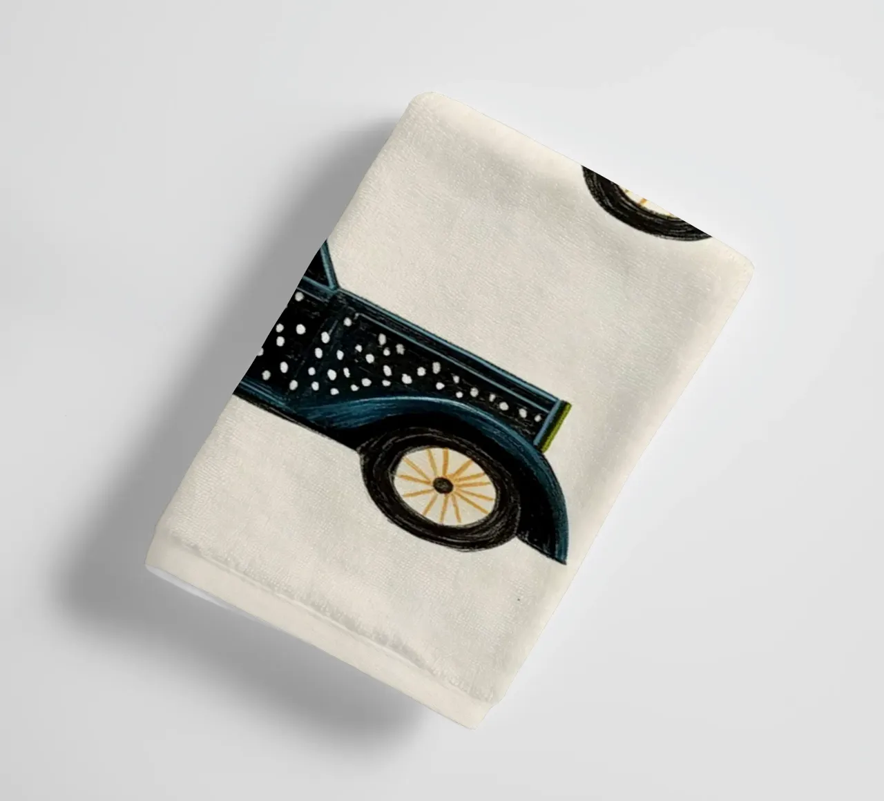Drei Oldtimer-Autos Handtuch von Curious Canvas