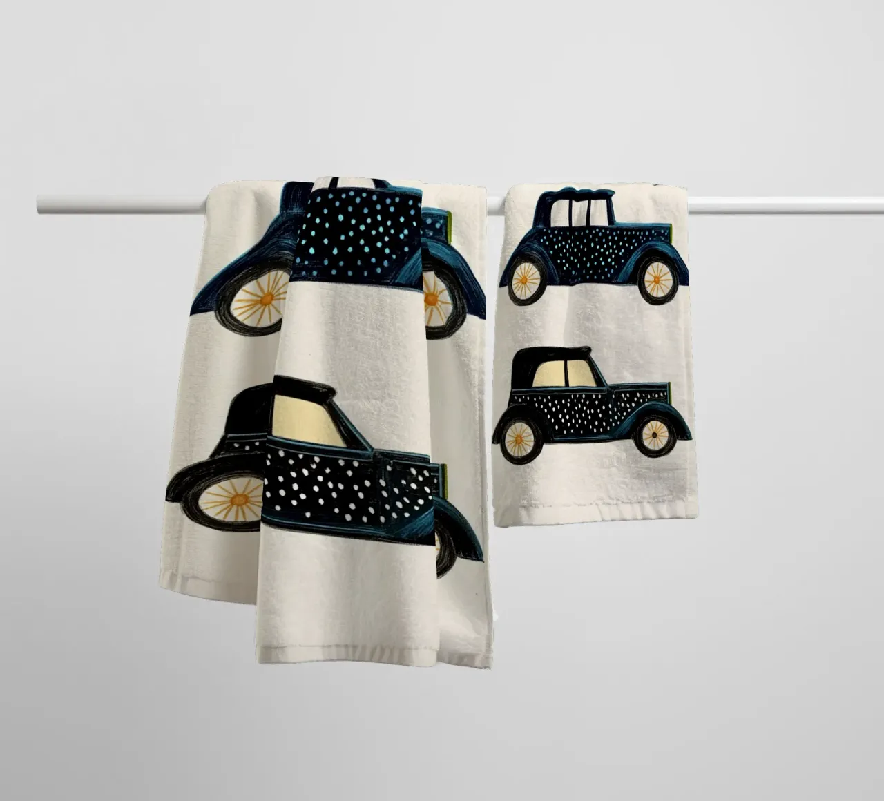 Drei Oldtimer-Autos Handtuch von Curious Canvas
