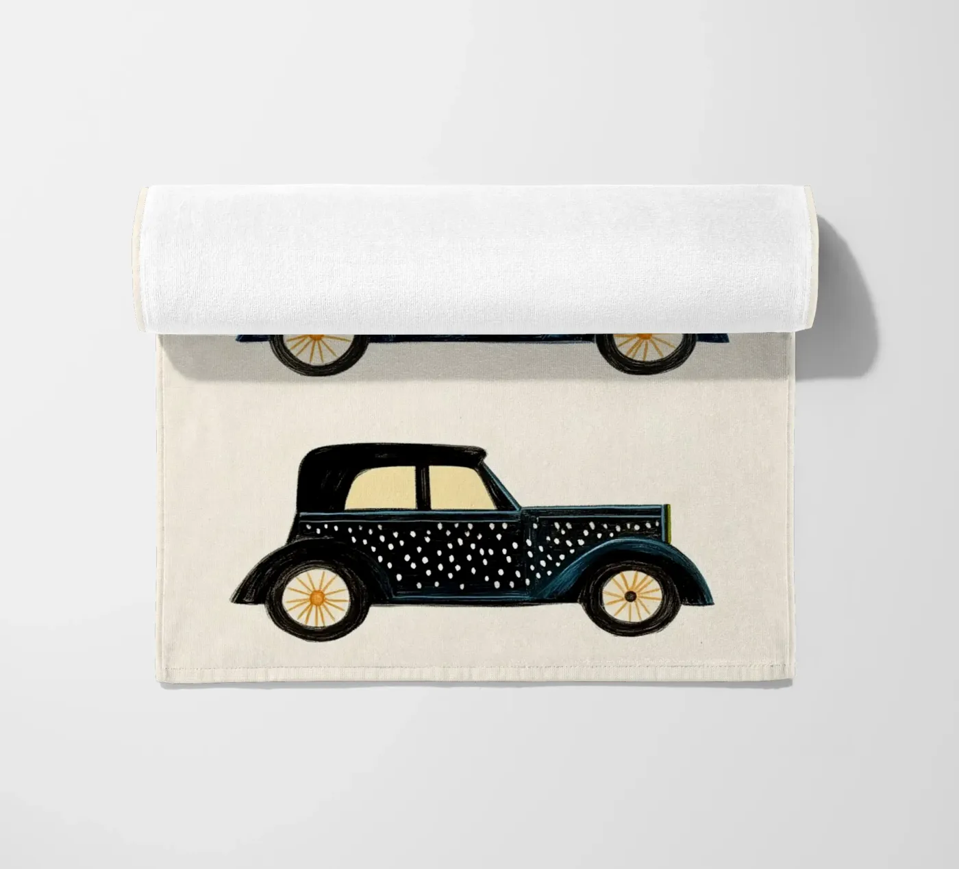 Drie oldtimers strandhanddoek van Curious Canvas