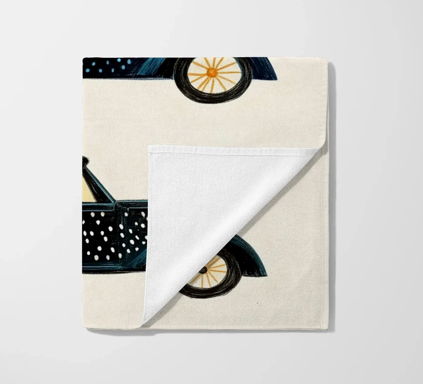 Drie oldtimers strandhanddoek van Curious Canvas