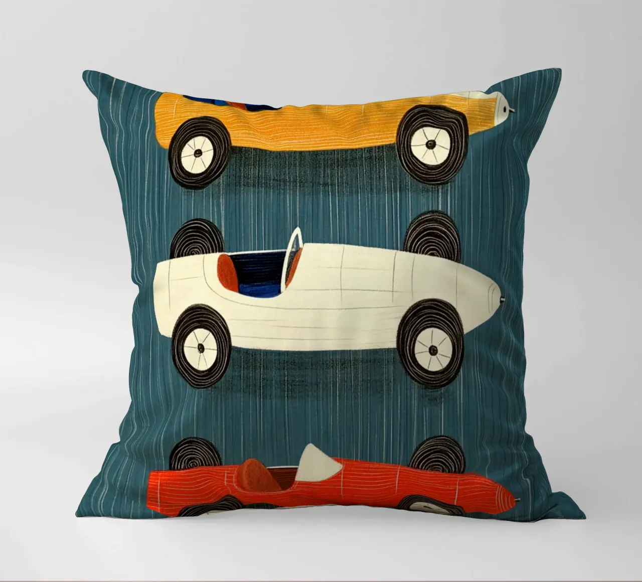 Drei altmodische Rennwagen Kissen von Curious Canvas