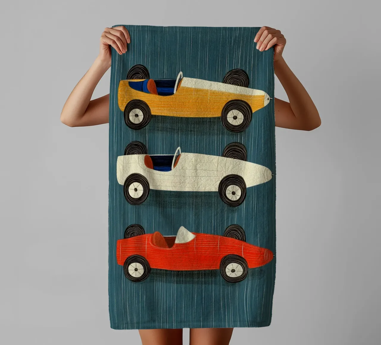 Trois voitures de course à l'ancienne serviette de bain de Curious Canvas