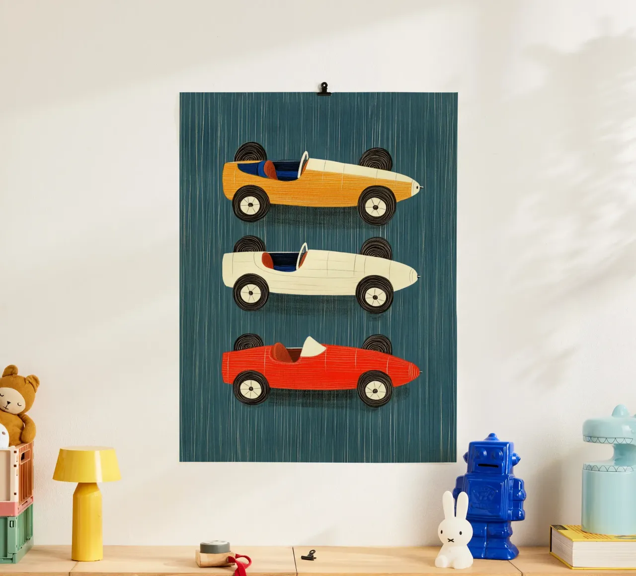 Trois voitures de course à l'ancienne poster avec cadre en plastique de Curious Canvas