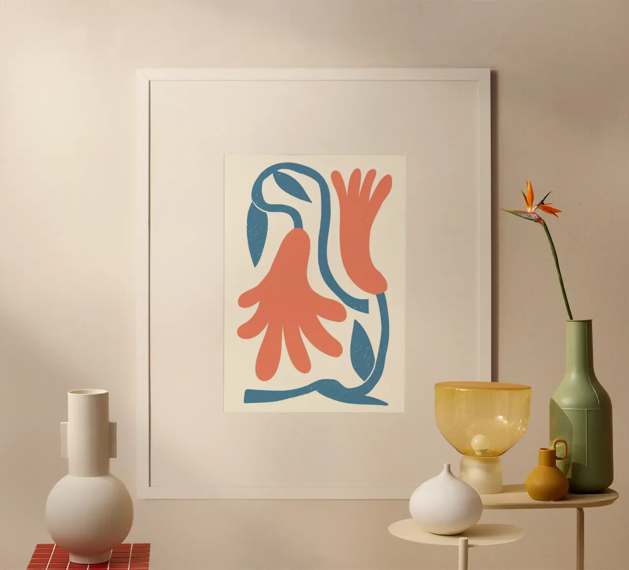 Forme organiche ispirate a Matisse - Corallo astratto e blu poster con telaio in plastica da ClubArt