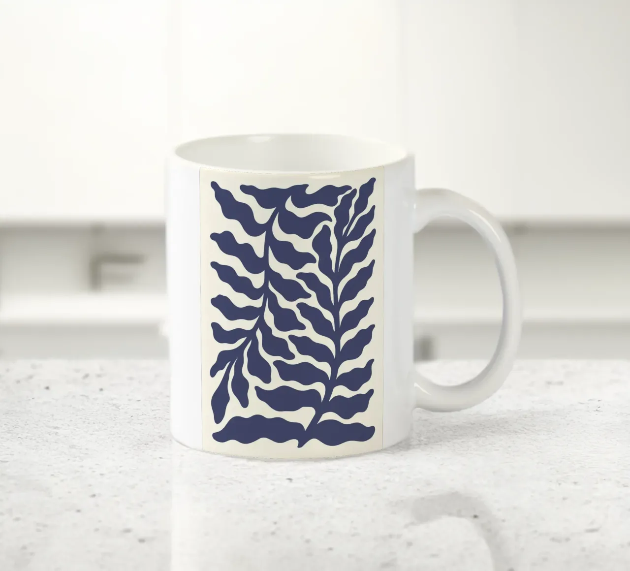 Op Matisse geïnspireerd indigobladeren - Abstracte botanische print keramische mok van ClubArt