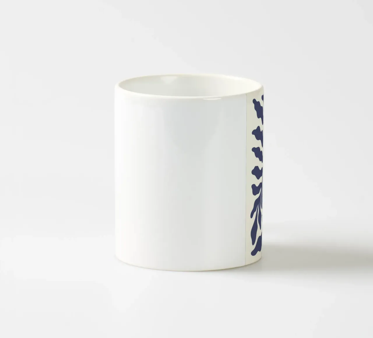 Op Matisse geïnspireerd indigobladeren - Abstracte botanische print keramische mok van ClubArt