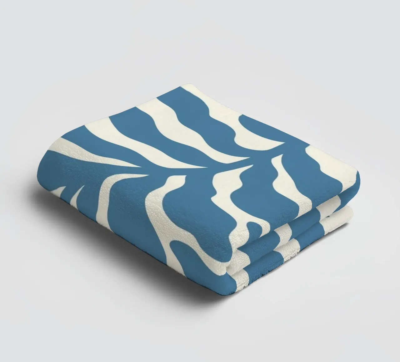 Oceano Kelp di ispirazione matissiana - Stampa botanica astratta blu asciugamano da bagno da ClubArt
