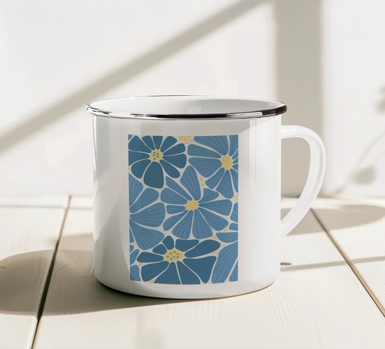 Modello di margherita blu retrò - Stampa pop art floreale anni '70 tazza in smalto da ClubArt