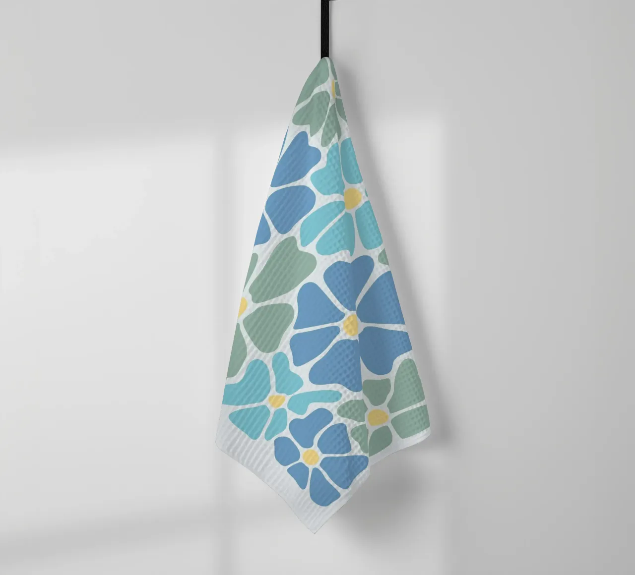 Mosaïque florale abstraite - Bloom Art bleu, vert et jaune torchon de ClubArt