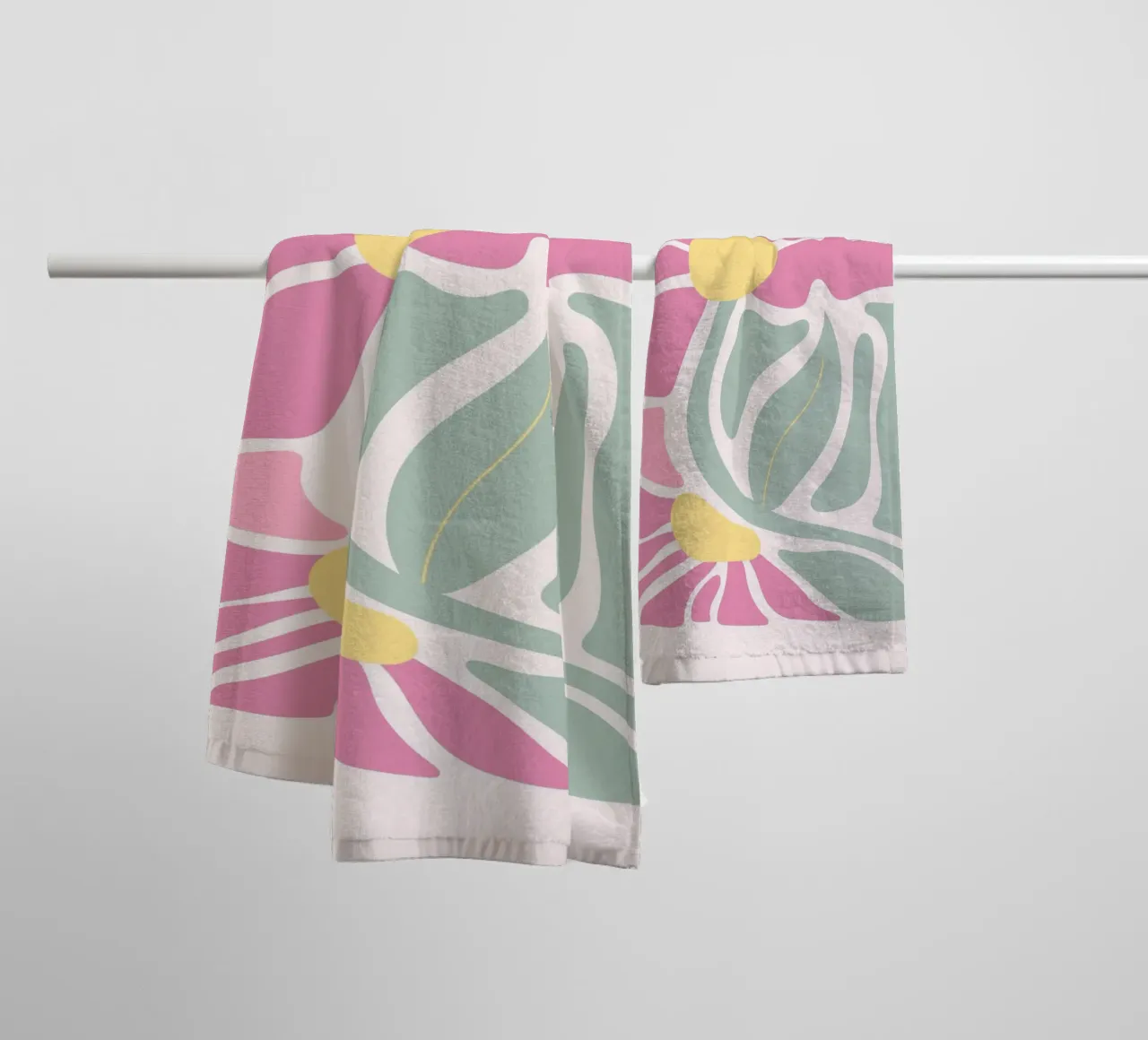 Retro Roze & Groen Bloemig - Abstract Botanisch Muurkunstwerk badhanddoek van ClubArt