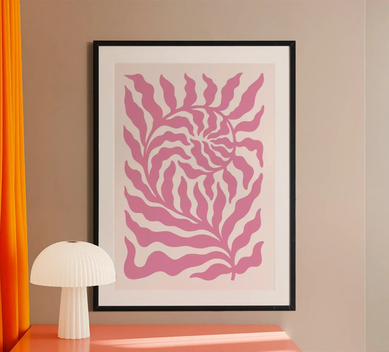 Op Matisse geïnspireerde Roze Werveling - Abstracte Botanische Zonnekunst poster met houten frame van ClubArt