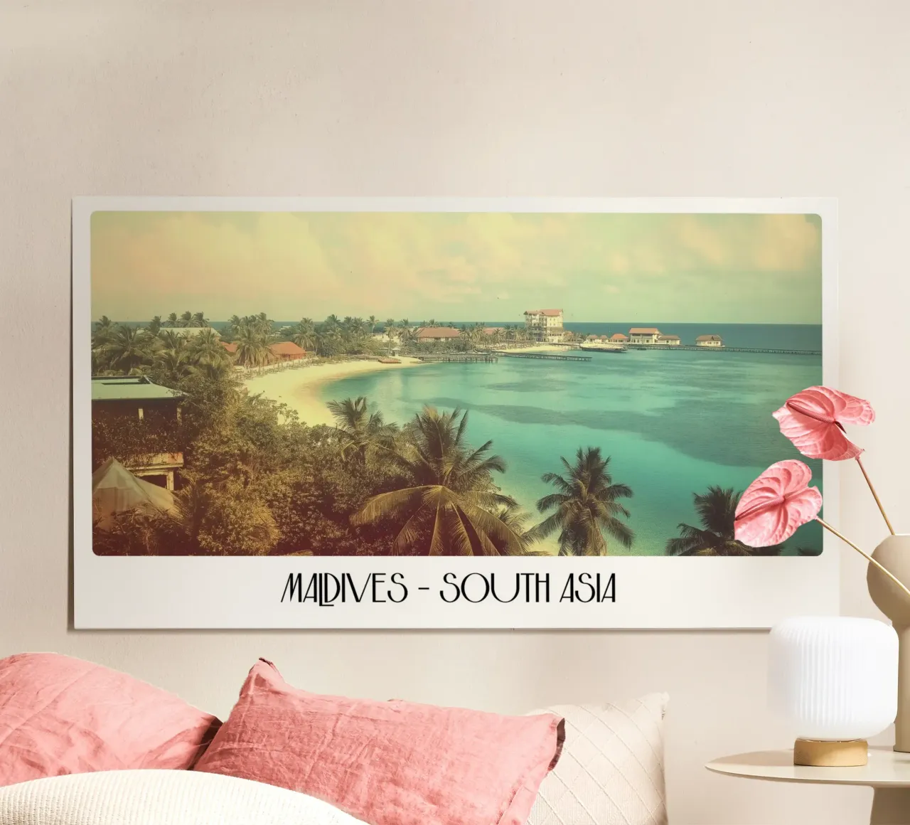 Poster vintage sulle Maldive, spiaggia tropicale e paradiso poster con telaio in legno da ClubArt
