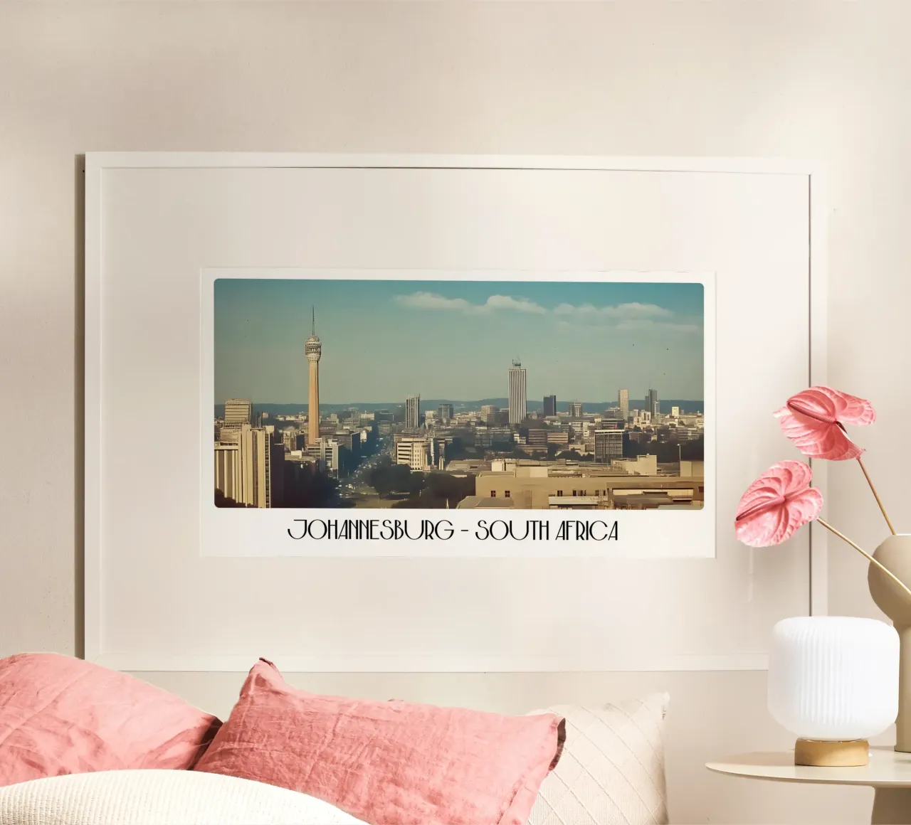 Johannesburg Sudafrica Torre Hillbrow Skyline d'epoca poster con telaio in legno da ClubArt
