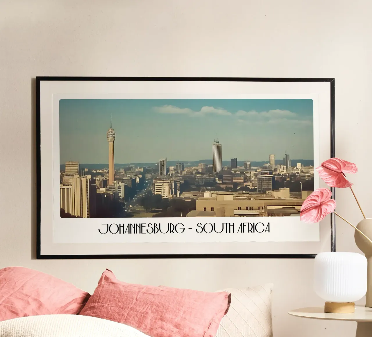 Johannesburg Sudafrica Torre Hillbrow Skyline d'epoca poster con telaio in legno da ClubArt