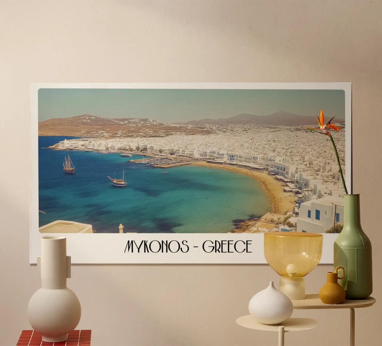 Mykonos Grecia - Poster vintage sulla spiaggia dell'isola imbiancata poster con telaio in plastica da ClubArt