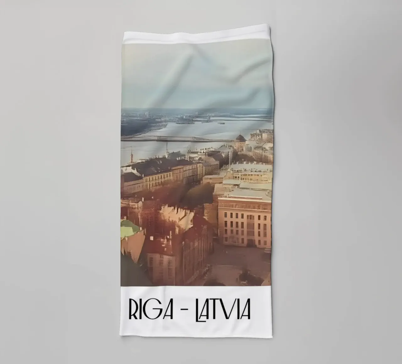 Riga Letland Oude Stad Uitzicht - Baltisch Stadsgezicht Art Print badhanddoek van ClubArt