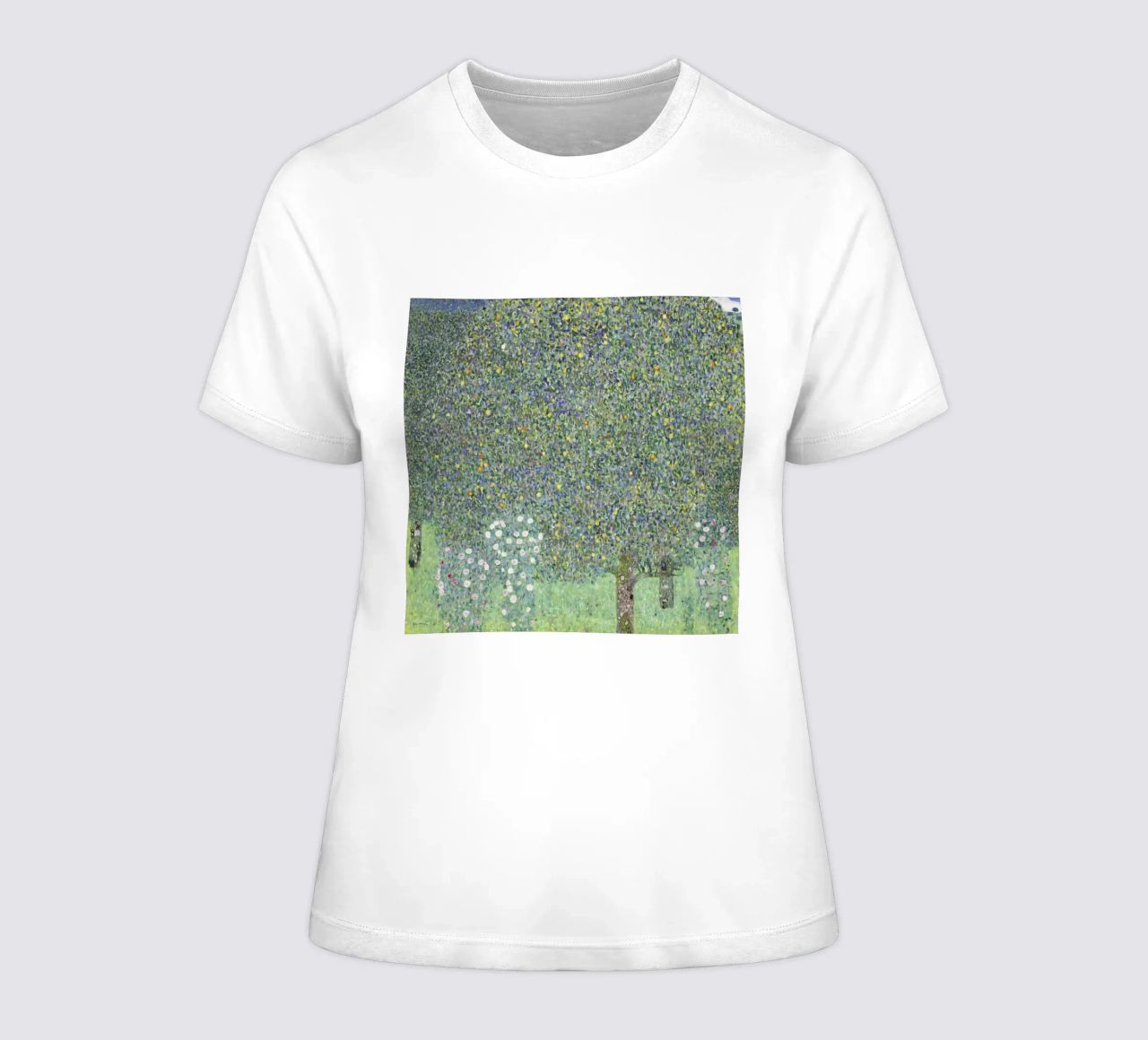 Gustav Klimt - Rosensträucher unter Bäumen (1905) Frauen T-Shirt von Analic
