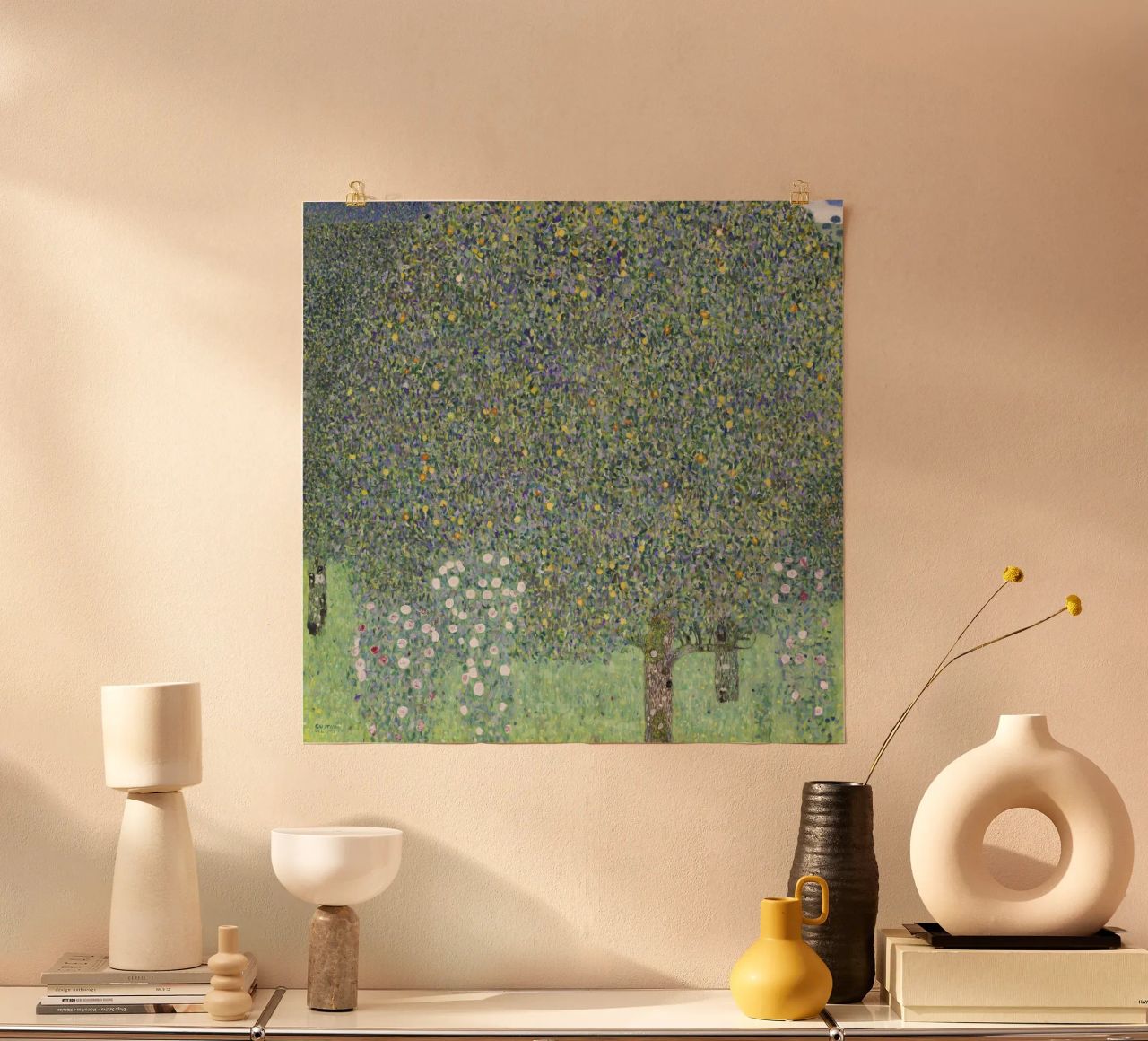 Gustav Klimt - Rosensträucher unter Bäumen (1905) Poster von Analic