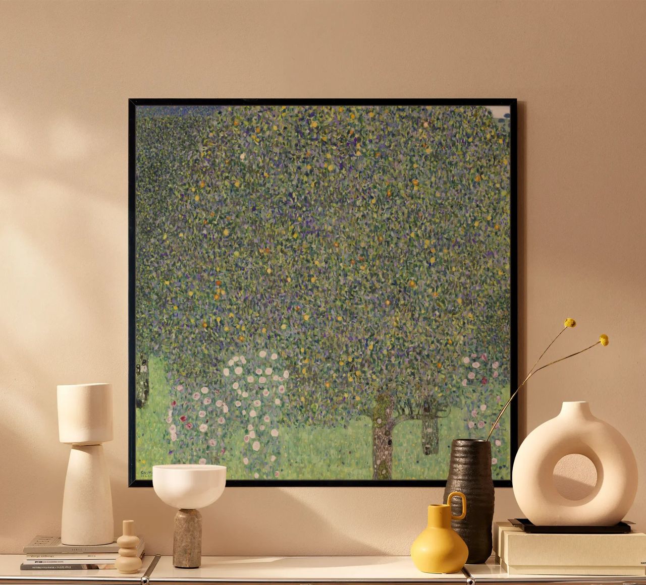 Gustav Klimt - Rosensträucher unter Bäumen (1905) Poster von Analic