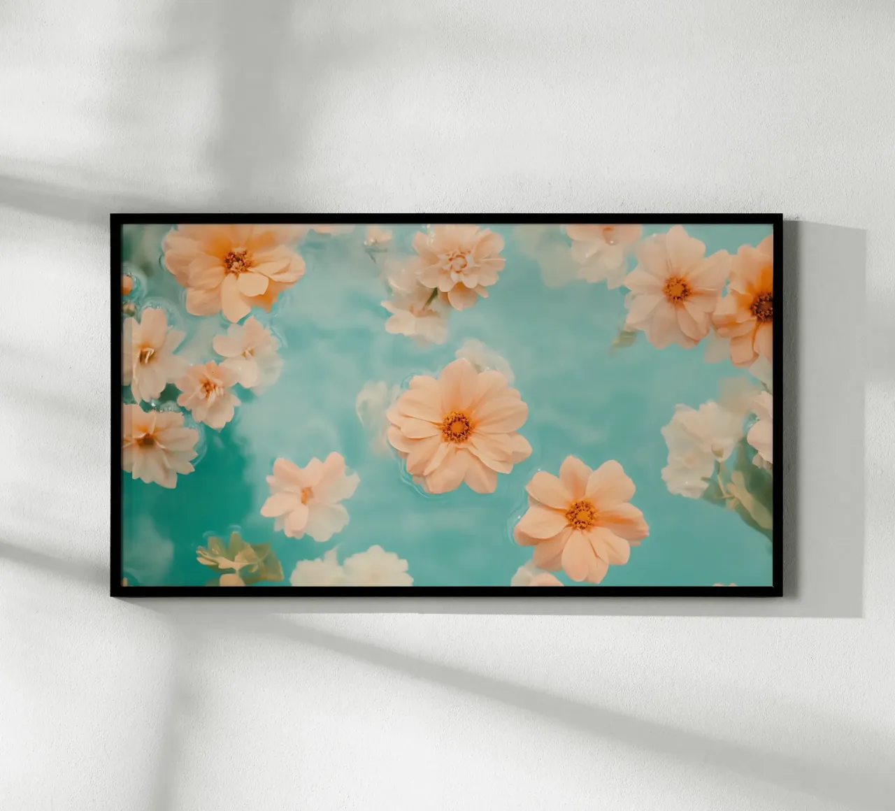 Drijvende dahlia bloemblaadjes - Serene bloemen water esthetiek poster van ClubArt