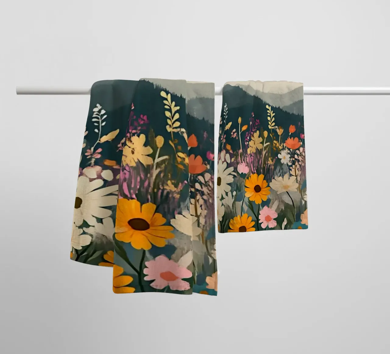Fiori selvatici di montagna - Paesaggio floreale bohémien asciugamano da bagno da ClubArt