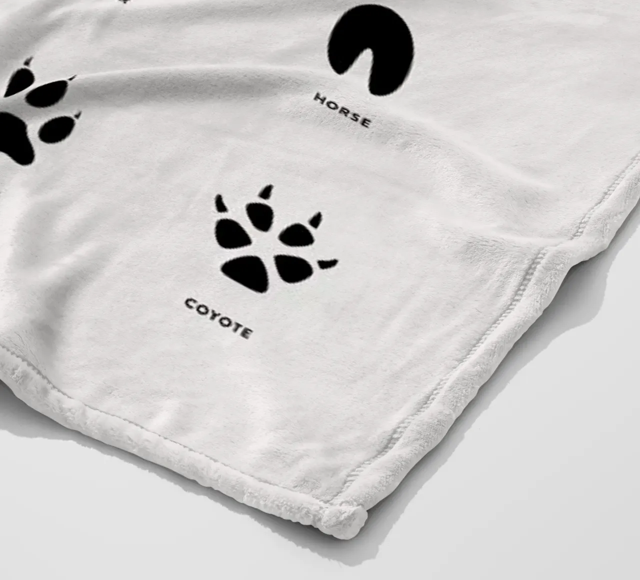 Hakuna Matata 2 coperta in pile da daylight design studio