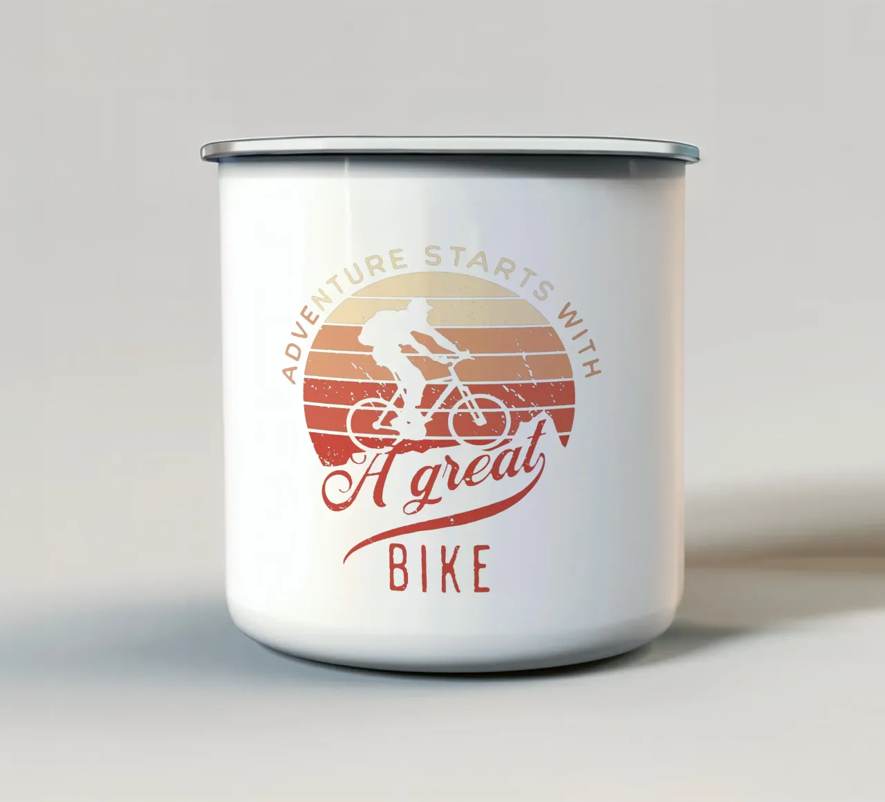 L'avventura inizia con una grande bicicletta tazza in smalto da Gunawan Rb