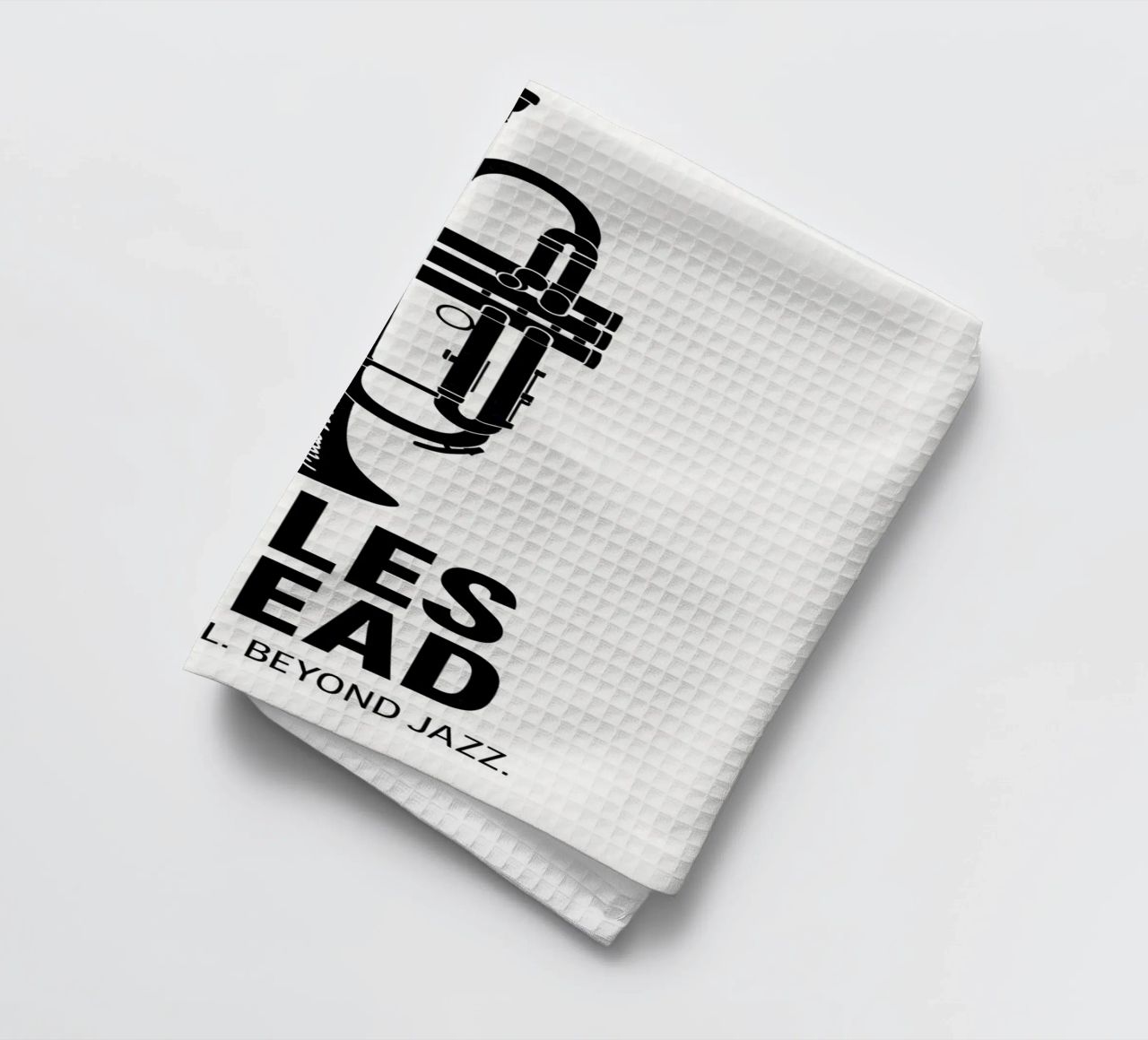 Miles Ahead Print Geschirrtuch von MoviesArt