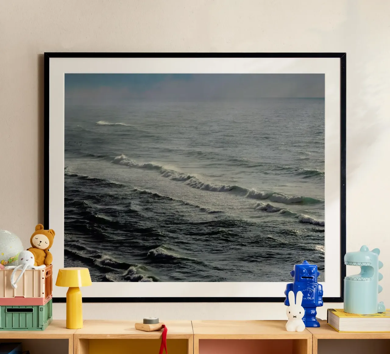 Winter Surfing IX poster avec cadre en aluminium de Tal Paz-Fridman
