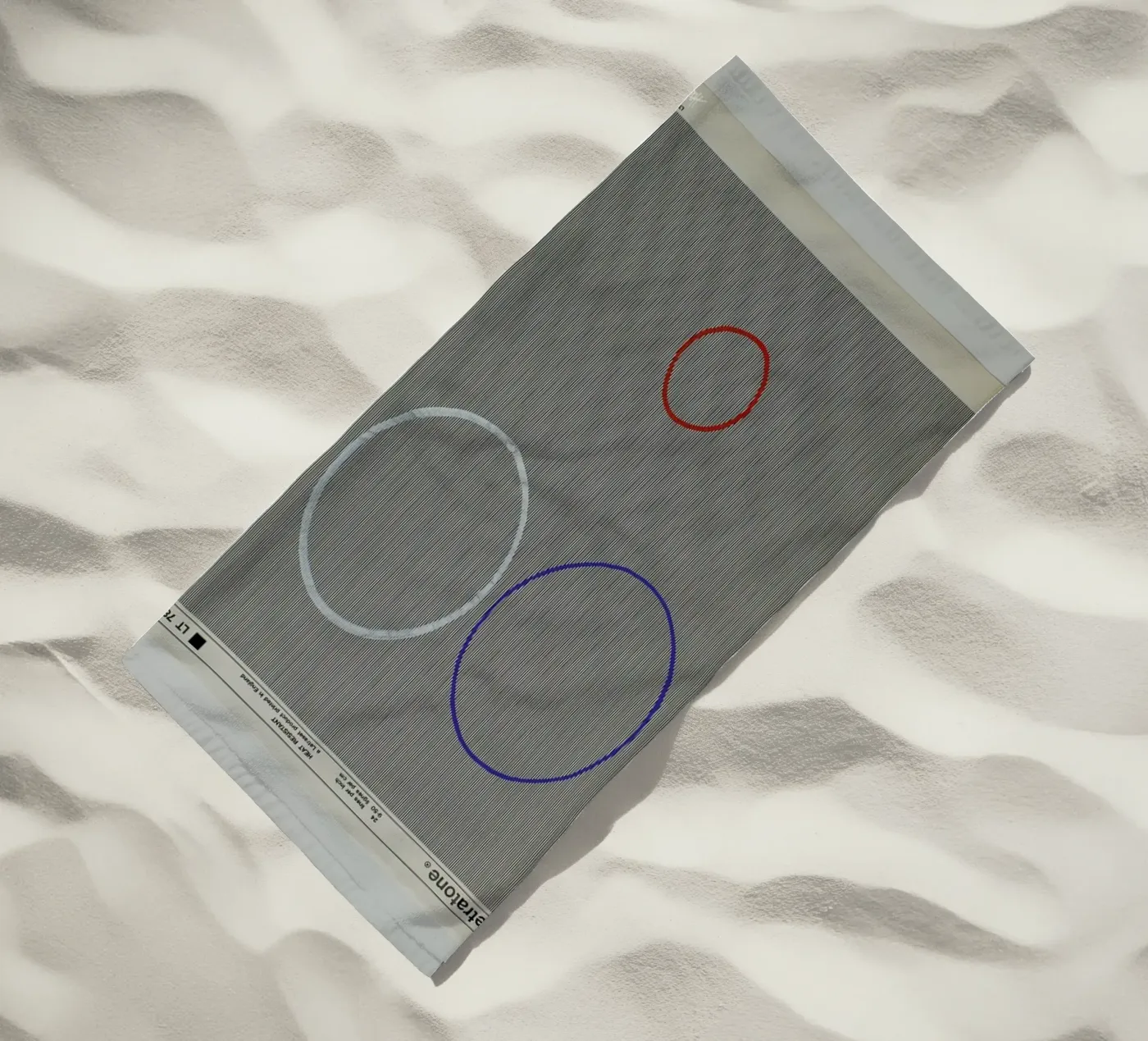 Interdependence 08 Strandtuch von Joachim Høst