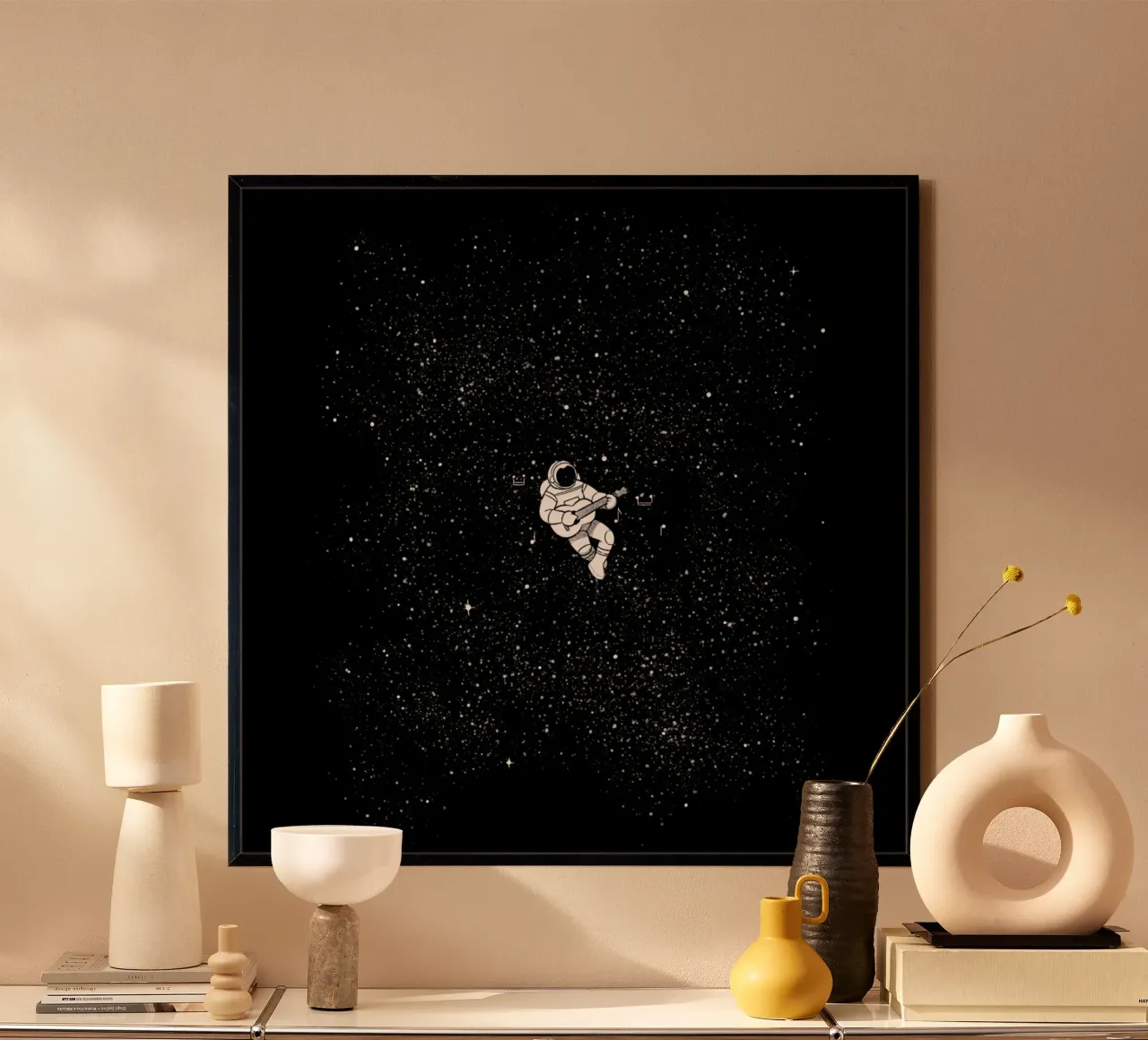 Gravity Music Guitar Astronaut poster con telaio in alluminio da Tobe Fonseca