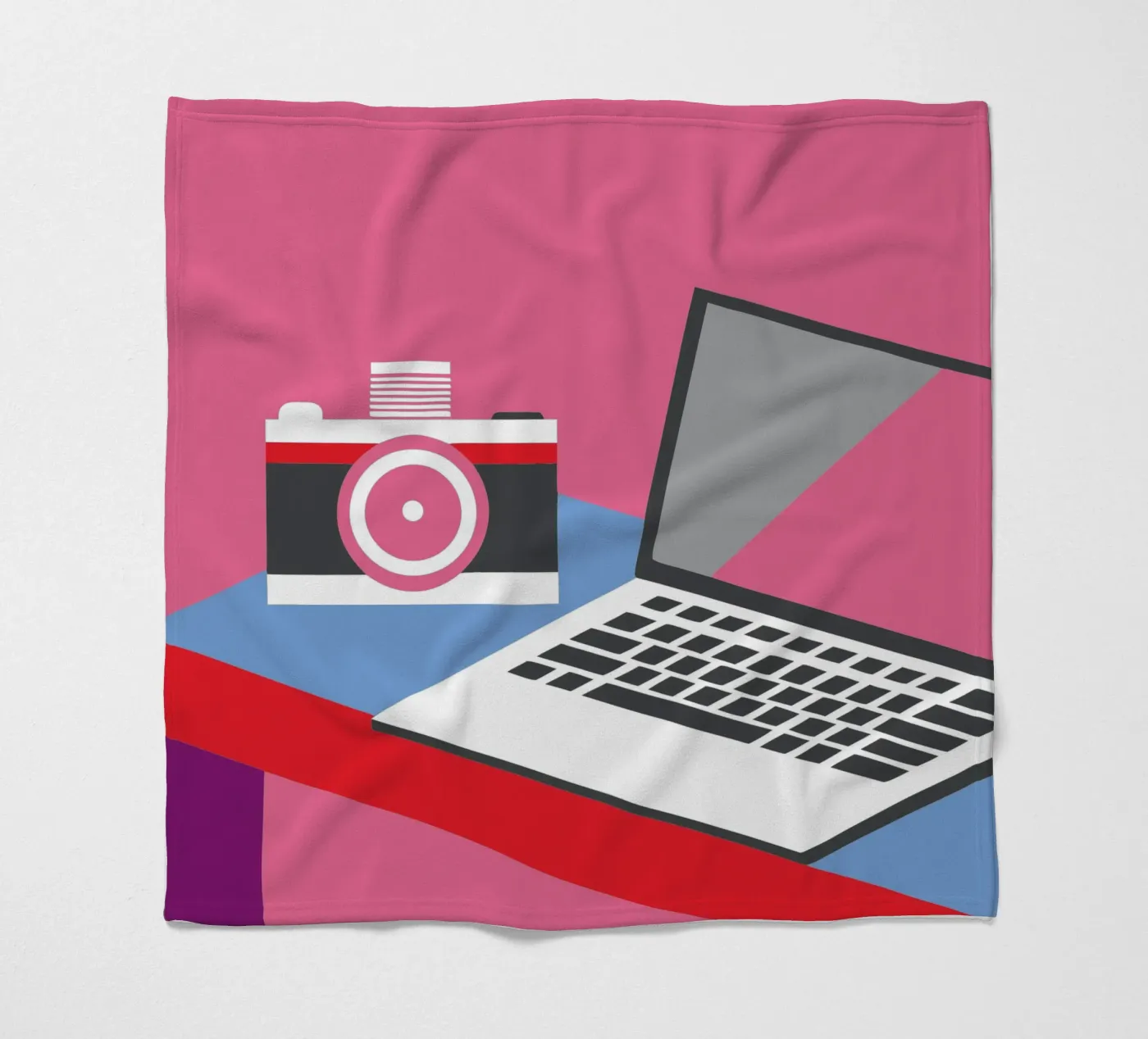 Fotocamera e computer portatile coperta in pile da LOOK DIFFERENT