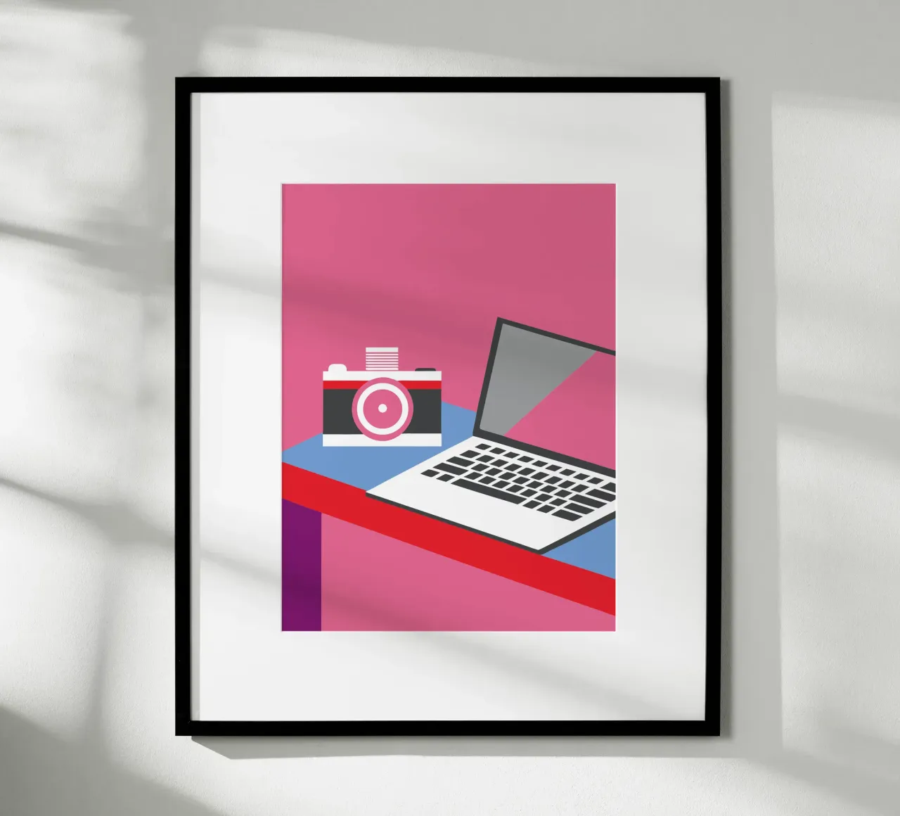 Fotocamera e computer portatile poster da LOOK DIFFERENT