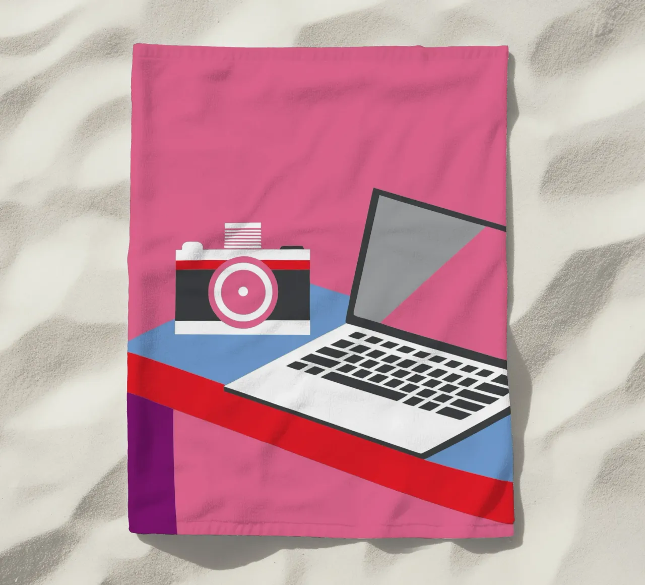 Fotocamera e computer portatile telo mare da LOOK DIFFERENT