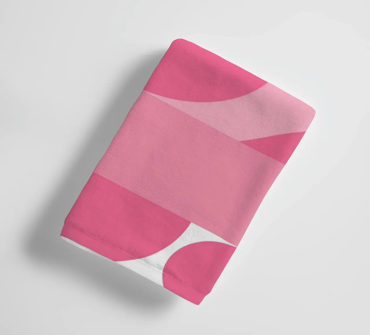 Composition géométrique abstraite rose avec cercles et formes serviette de bain de pdigitalprints