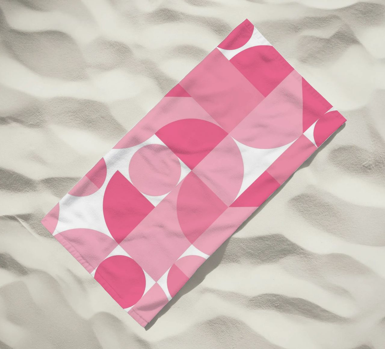 Composizione geometrica astratta rosa con cerchi e forme telo mare da pdigitalprints