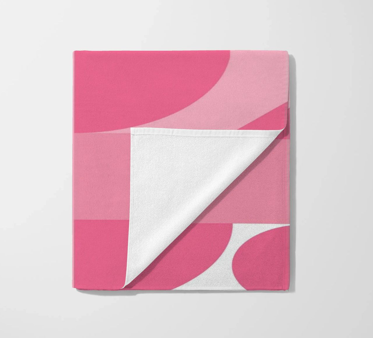 Composizione geometrica astratta rosa con cerchi e forme telo mare da pdigitalprints