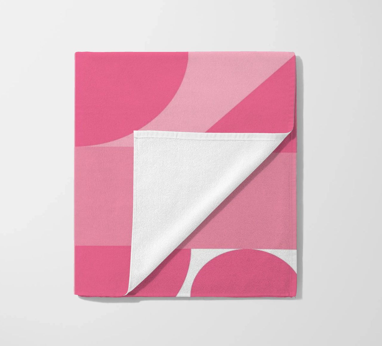 Composizione geometrica astratta rosa con cerchi e forme telo mare da pdigitalprints