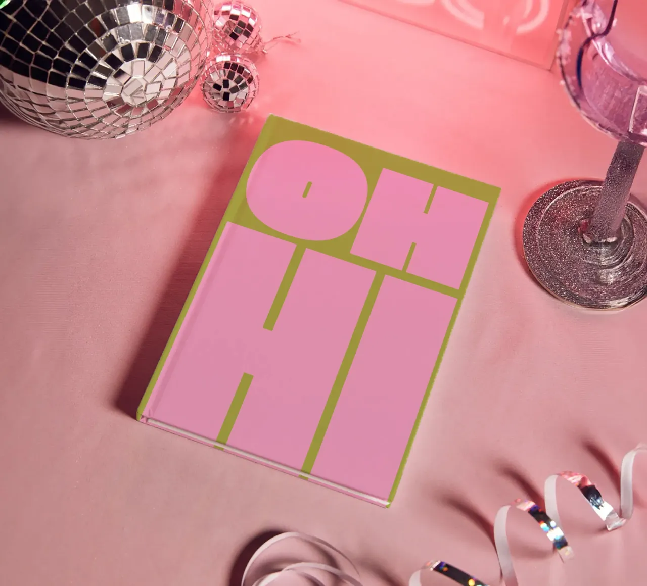 Kühne Retro-Typografie Gruß in Rosa und Grün Notizbuch von pdigitalprints