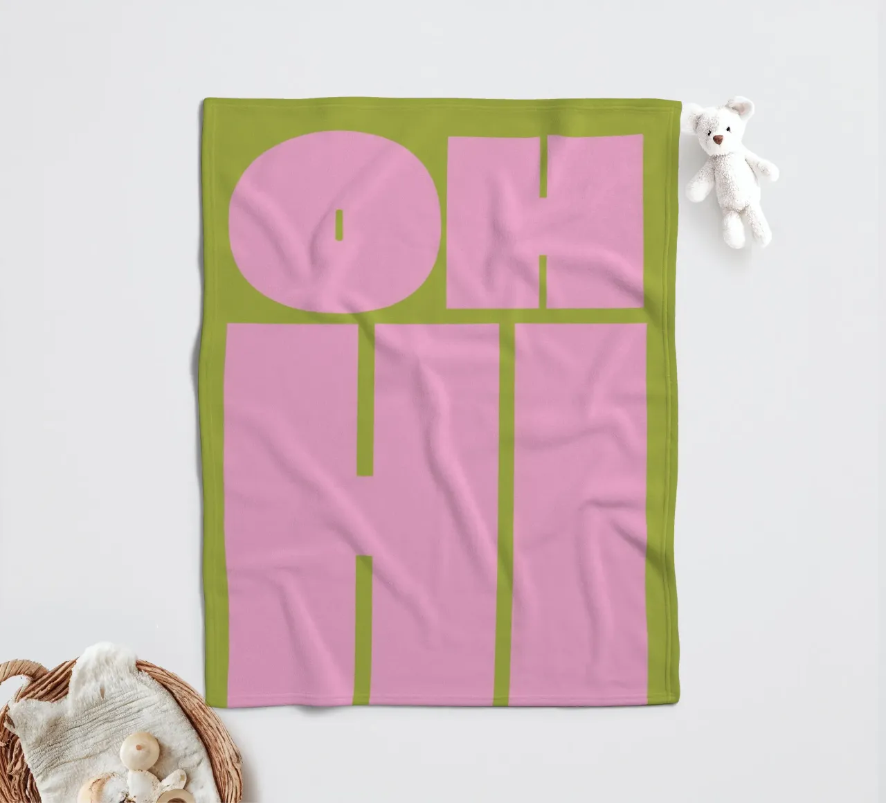 Saluto in grassetto con tipografia retrò in rosa e verde coperta in pile da pdigitalprints