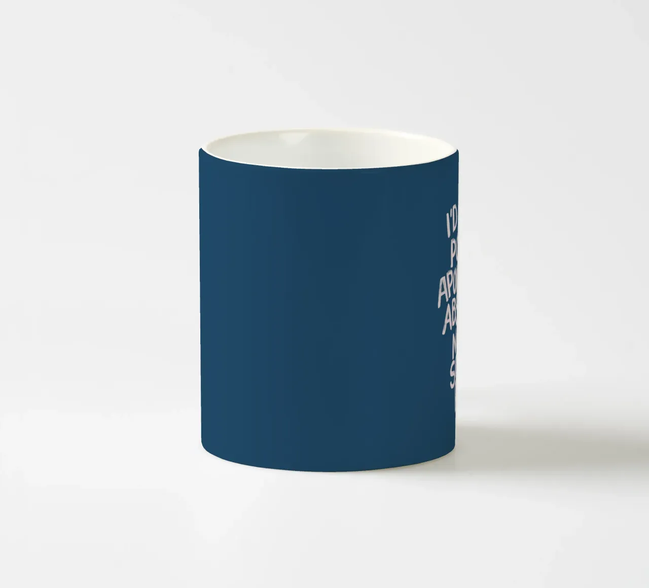 Vorrei scusarmi con nessuno, quindi andate a farvi fottere. tazza in ceramica da THE MOTIVATED TYPE