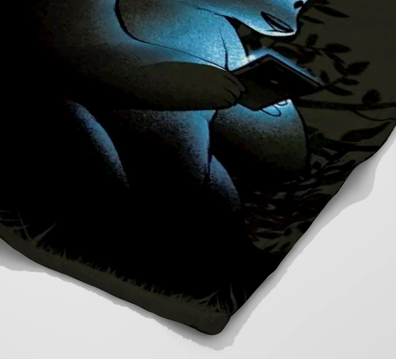 Connecting With The Forest Animals Using Phones coperta in pile da Tobe Fonseca