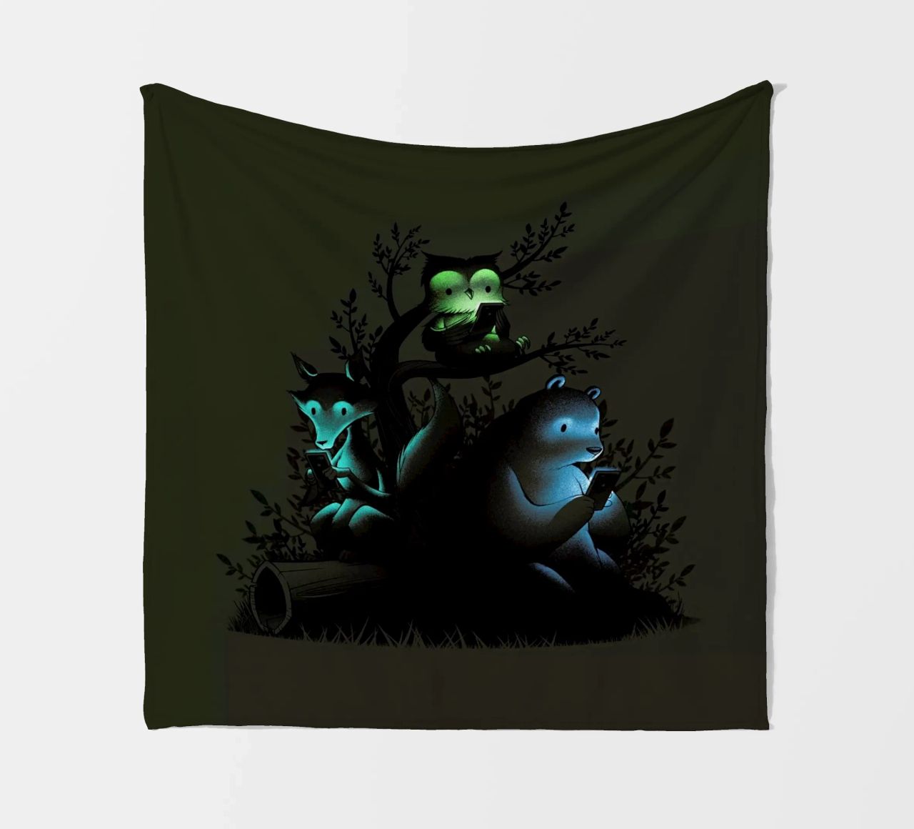 Connecting With The Forest Animals Using Phones coperta in pile da Tobe Fonseca
