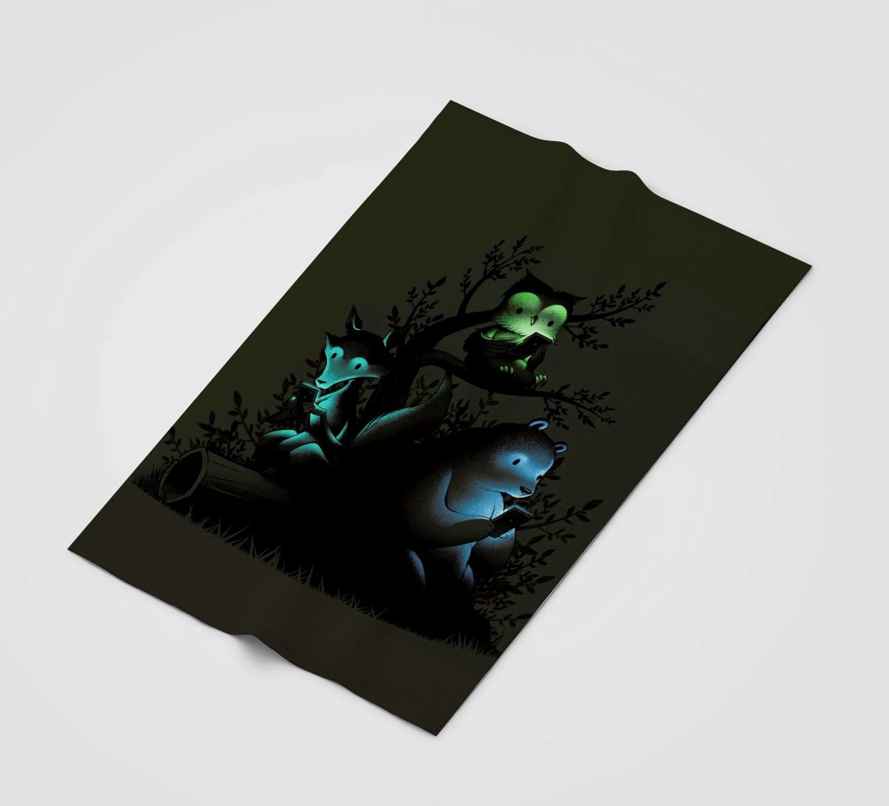 Connecting With The Forest Animals Using Phones coperta in pile da Tobe Fonseca