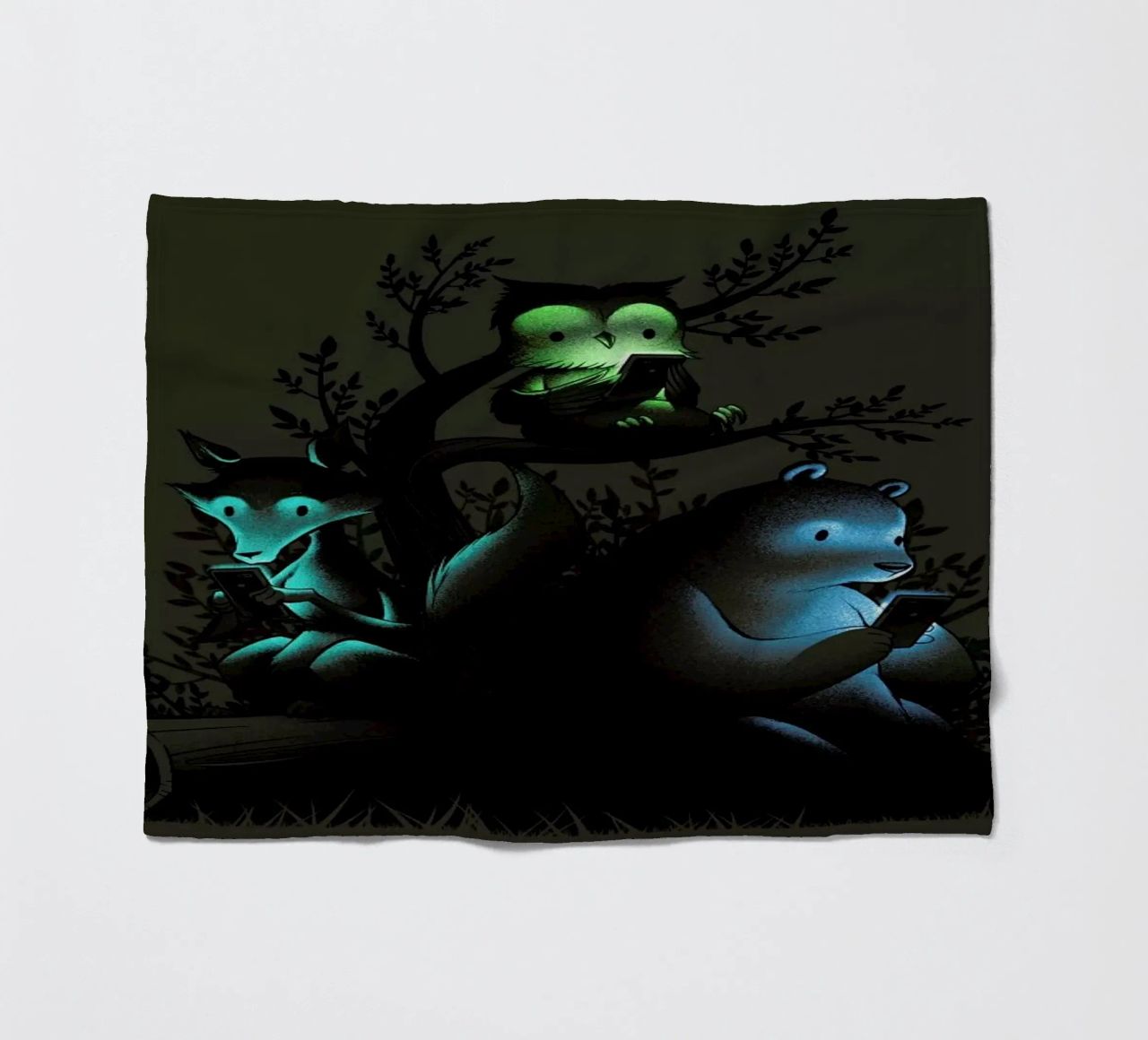 Connecting With The Forest Animals Using Phones coperta in pile da Tobe Fonseca