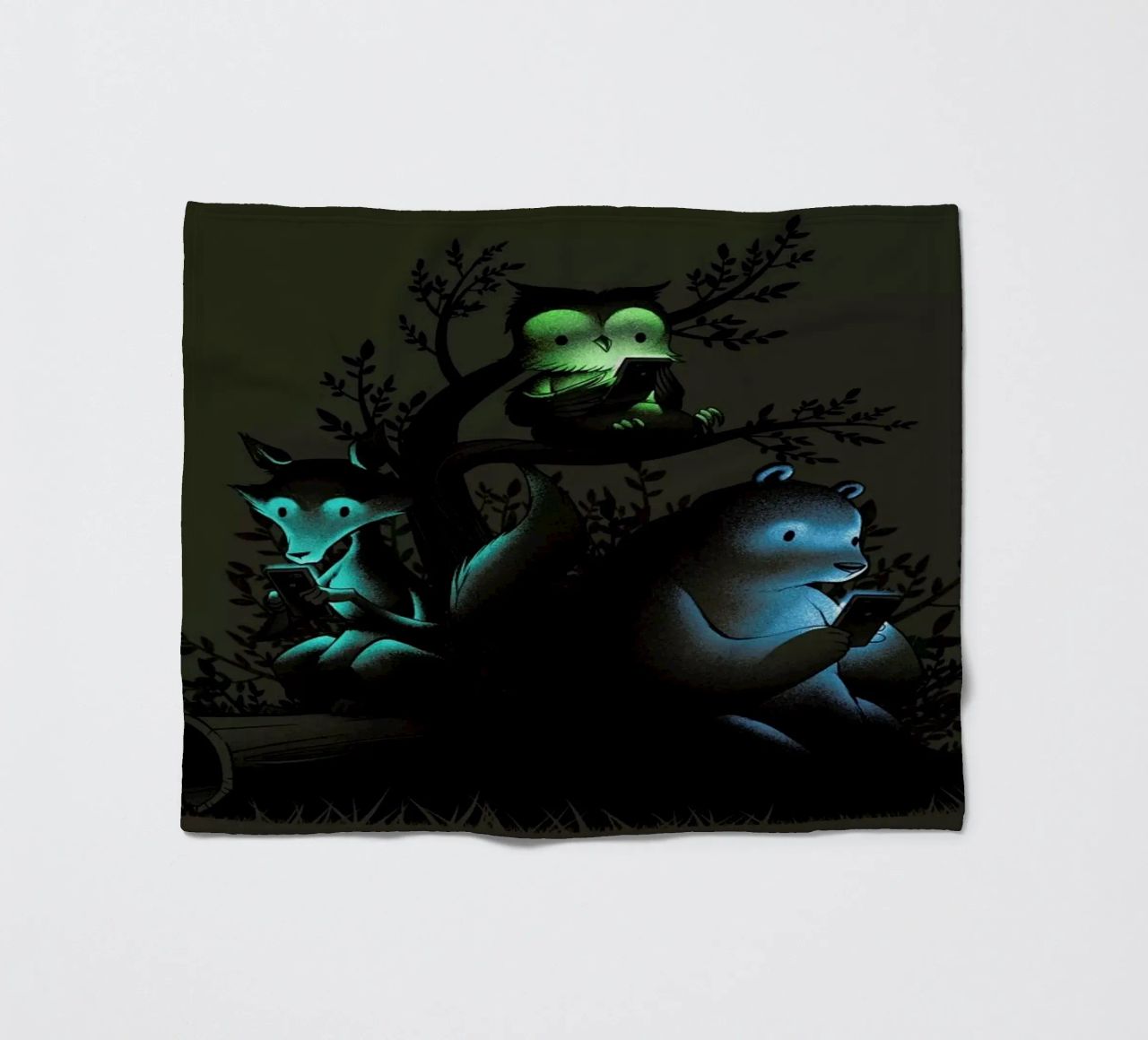 Connecting With The Forest Animals Using Phones coperta in pile da Tobe Fonseca